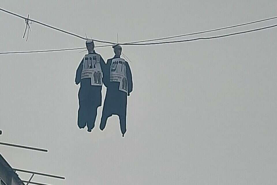 A sharp protest against a compromise in recruitment: puppets of the senior rabbis were hung