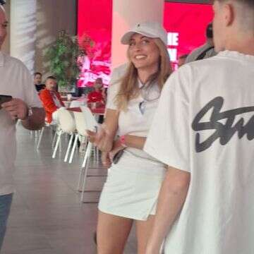 לכבוד ולנטיין? תרצה כהן מבקרת את החבר בעבודה