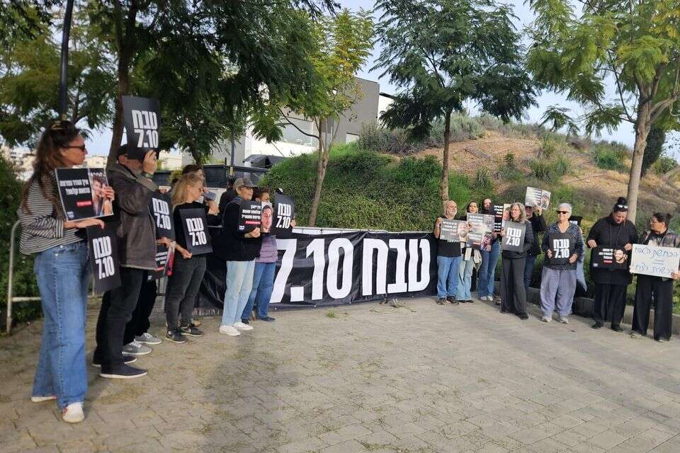 After the stirring statement - a demonstration in front of Miki Zohar's house: "Denying a massacre"