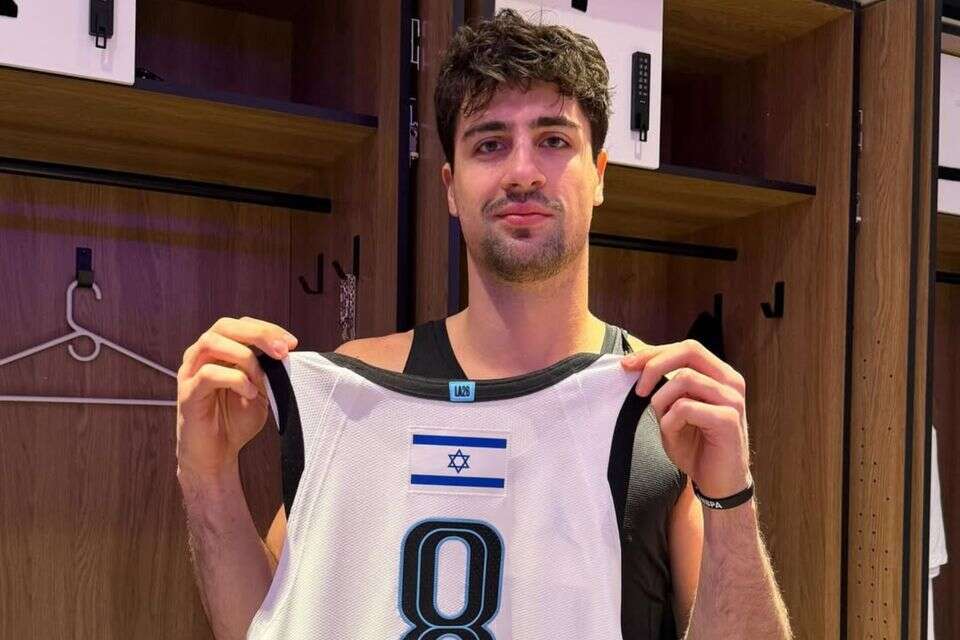 Watch: Danny Avdia receives the All-Star jersey: "It wouldn't have happened without the trade"
