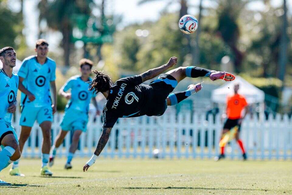 Watch Idan Toklomati's great hair salon: "He is the real deal"