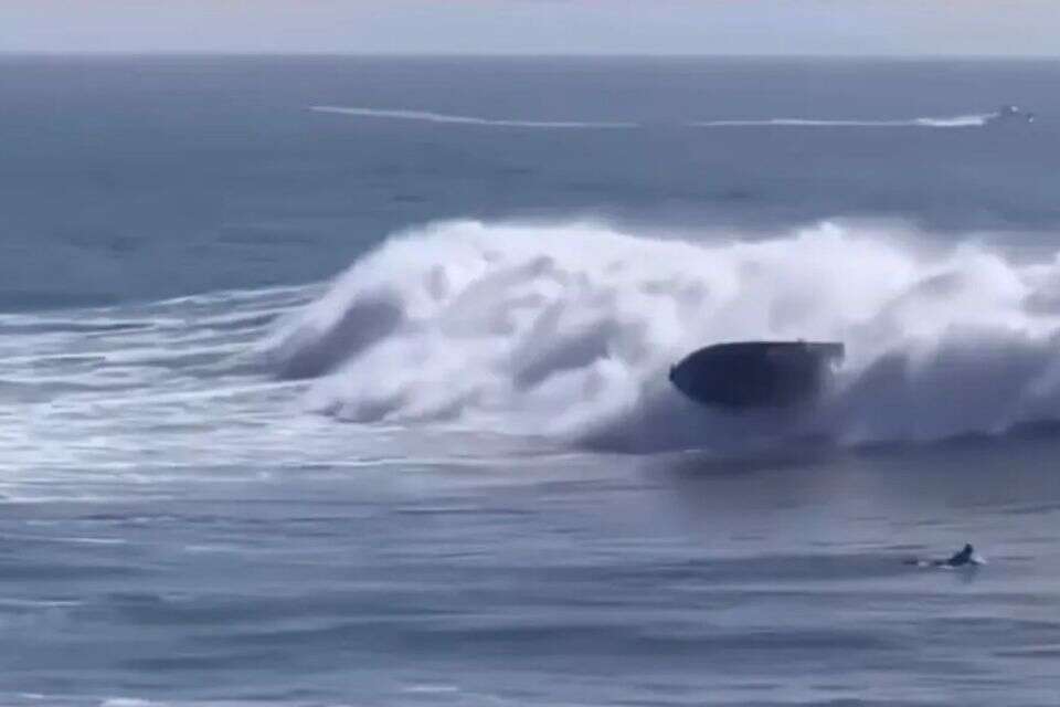 Four children were thrown into the stormy sea: the drama recorded in front of the beach
