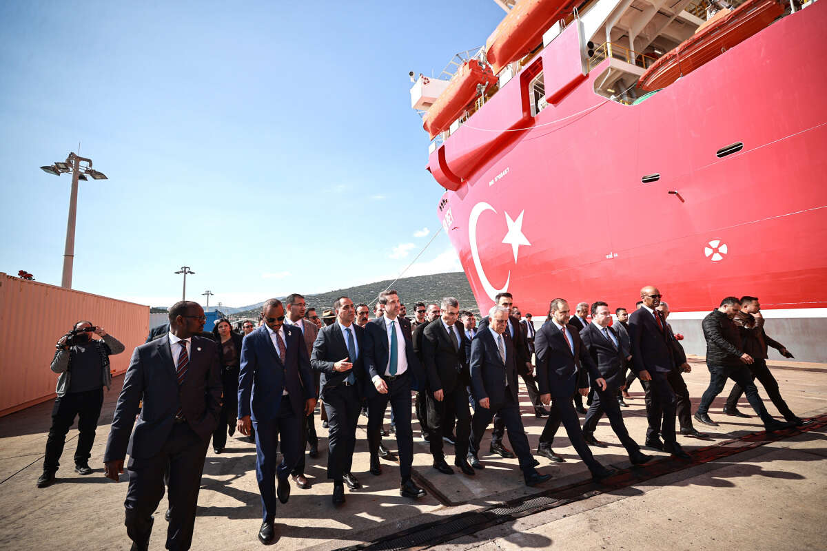 שר האנרגיה הטורקי בטקס יחד עם שרי אנרגיה ותחבורה של סומליה , Getty Images