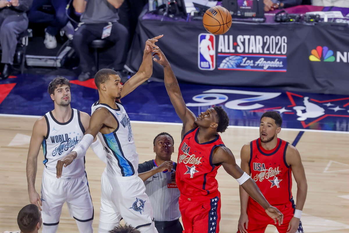 דני אבדיה (משמאל) במשחק האולסטאר  , EPA