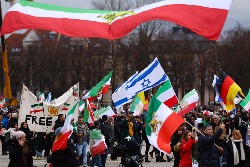 A million people in the streets in a show of solidarity with Iran: "Now is the last battle"