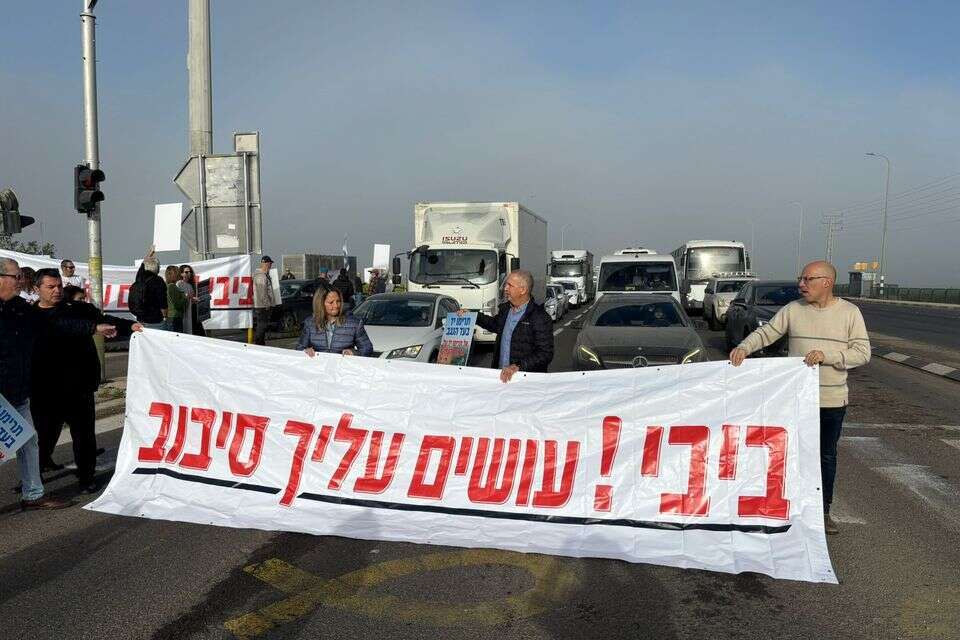 "Bibi, they are making a turn on you": hundreds of protesters in the north ahead of the government meeting