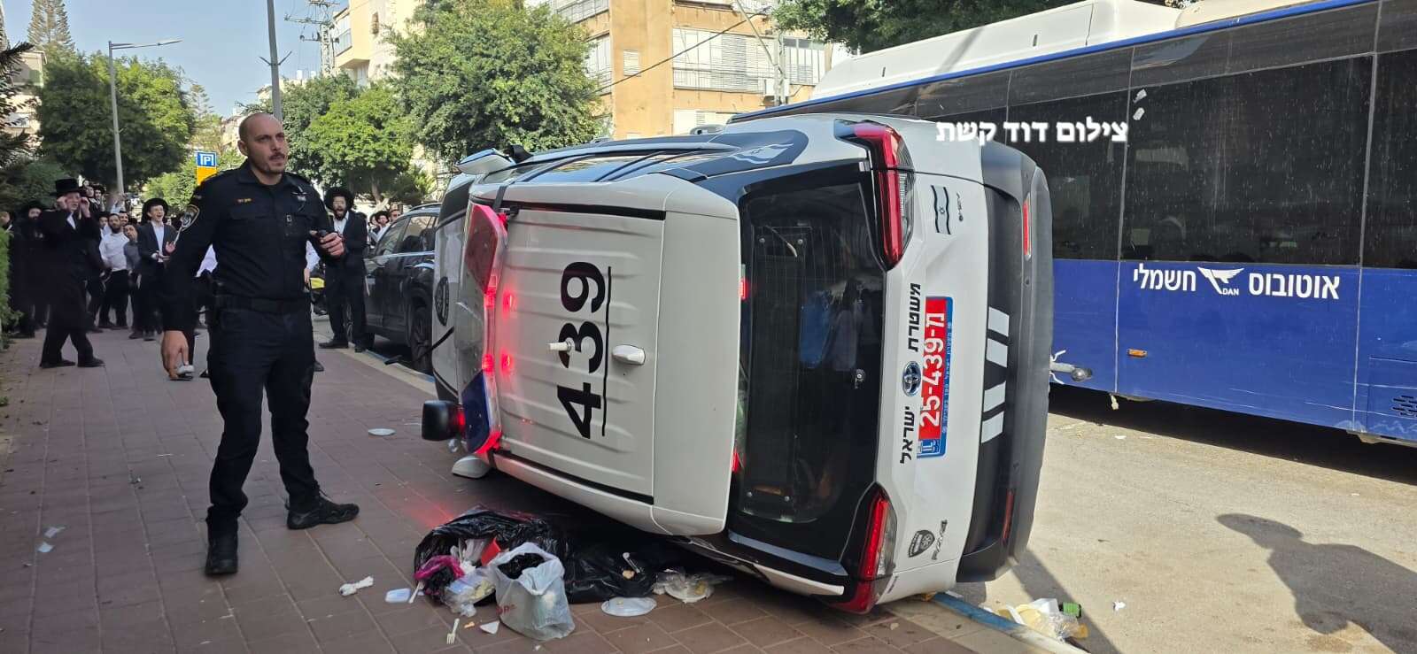 מפגינים הפכו ניידת משטרה , דוד קשת