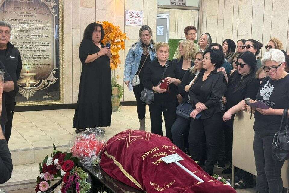 The deaths from the refinery disaster are laid to rest: "A mother should not bury her children"