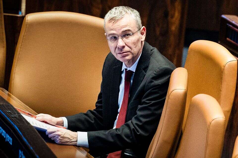 יריב לוין, לוחם צדק סבלני וקר רוח, לא ביקש לתקן, אלא לנקום את עלבונו של השבט הפוליטי שאותו הוא משרת באמצעות נטרול מושלם של ביהמ"ש העליון. הניסיון הזה התפוצץ לישראל בפרצוף. שר המשפטים יריב לוין , אורן בן חקון