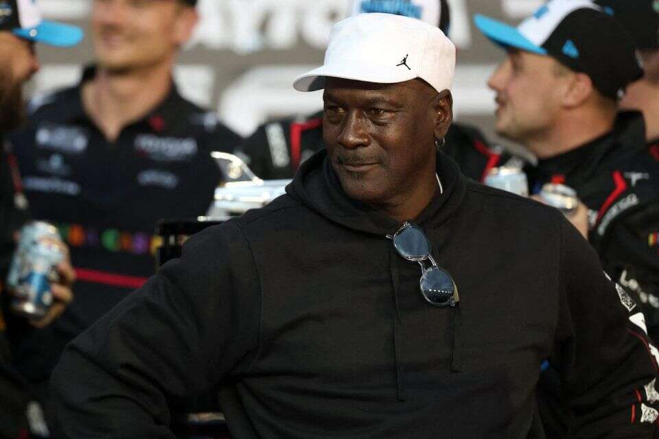 Michael Jordan touched a child from behind and was on fire Watch the bizarre moment