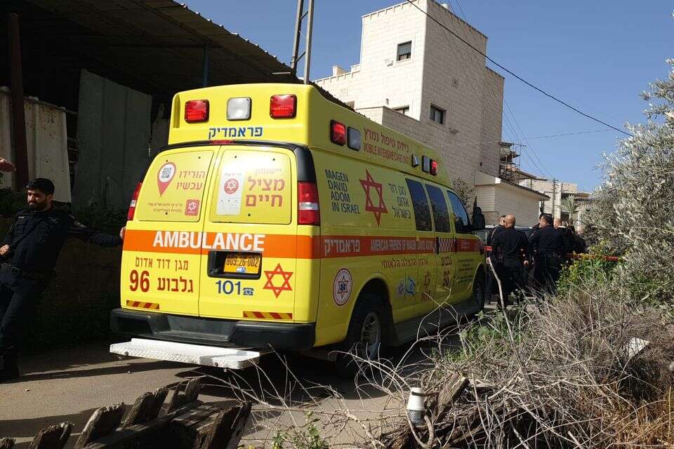 ניידת מד"א מזירת הרצח באום אל פאחם , 