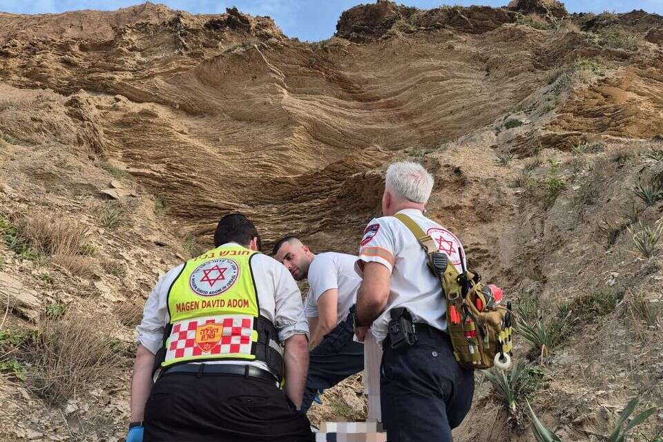 Tragedies in the center: a paratrooper crashed to death on the beach, a woman fell to her death in Israel