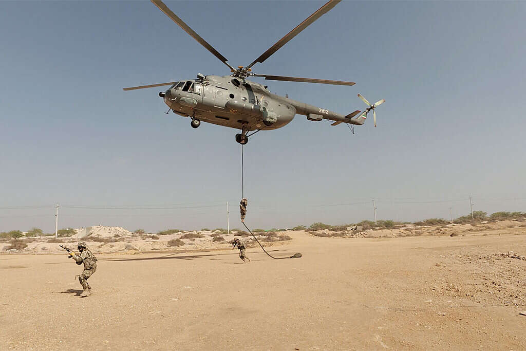 כוחות של משמרות המהפכה בתרגול נחיתה ממסוק , איי.אף.פי
