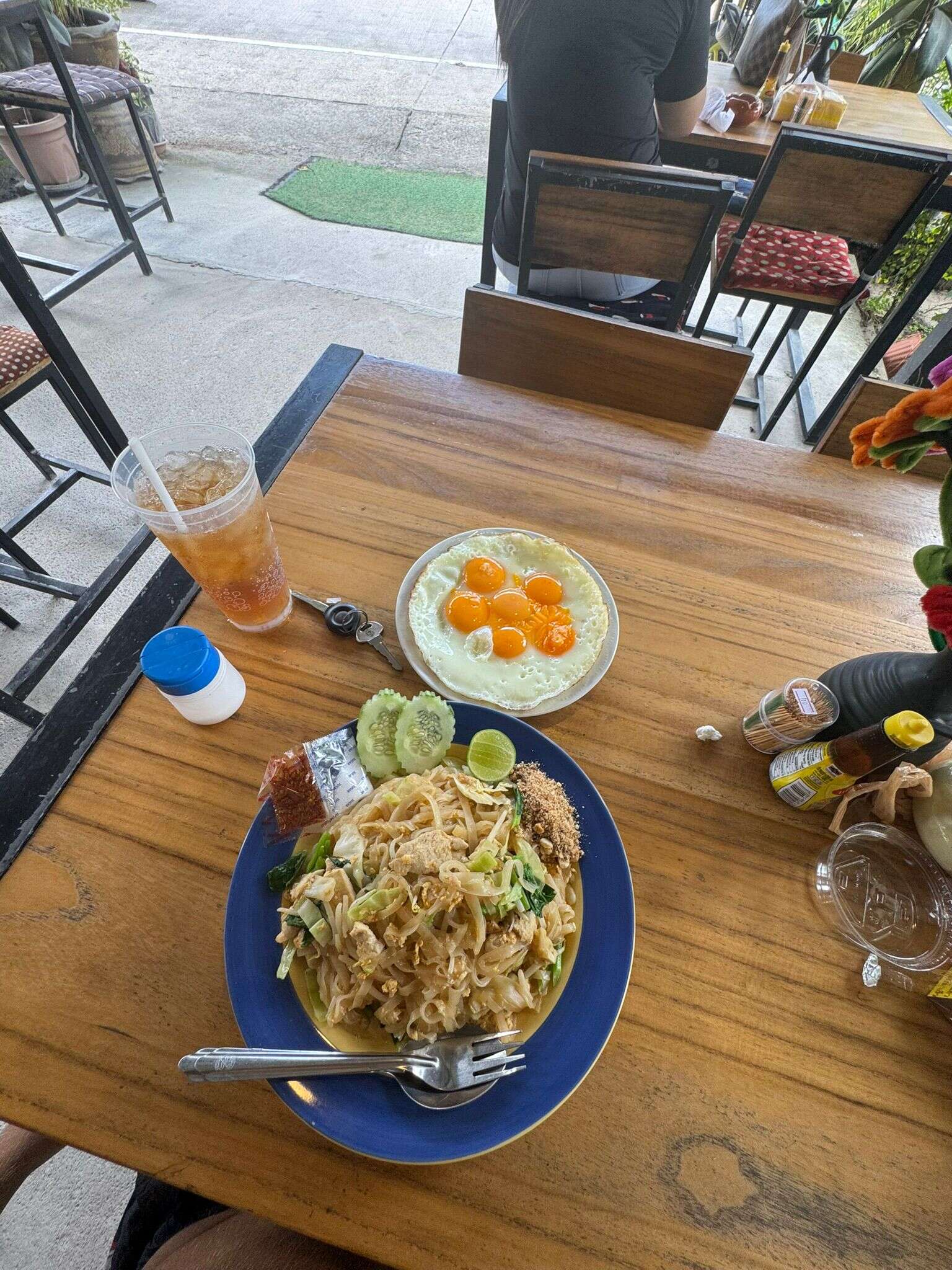 ארוחה ב-10 שקלים כולל שתייה , כפיר קיסר