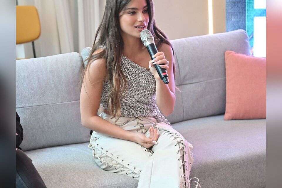 Why did Noa Kirel agree to Channel 14's request to dress modestly?