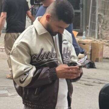 מה עושה עדן חסון באמצע הרחוב?