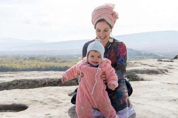 מבקשת מהילדים להודות לחנן. הדסה בן ארי , 