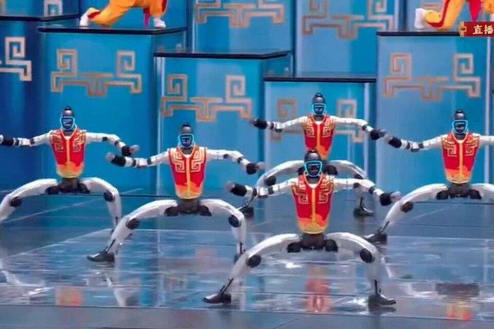 רובוטים בפריים-טיים: כך הפכה חגיגת השנה החדשה הסינית לבמת השקה