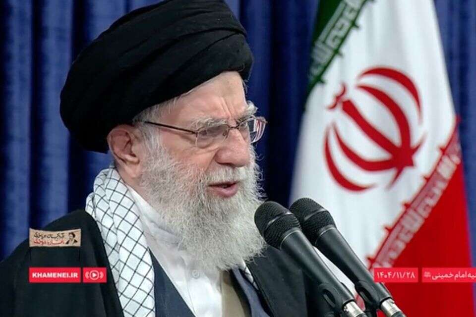 חמינאי מאיים על ארה"ב , .
