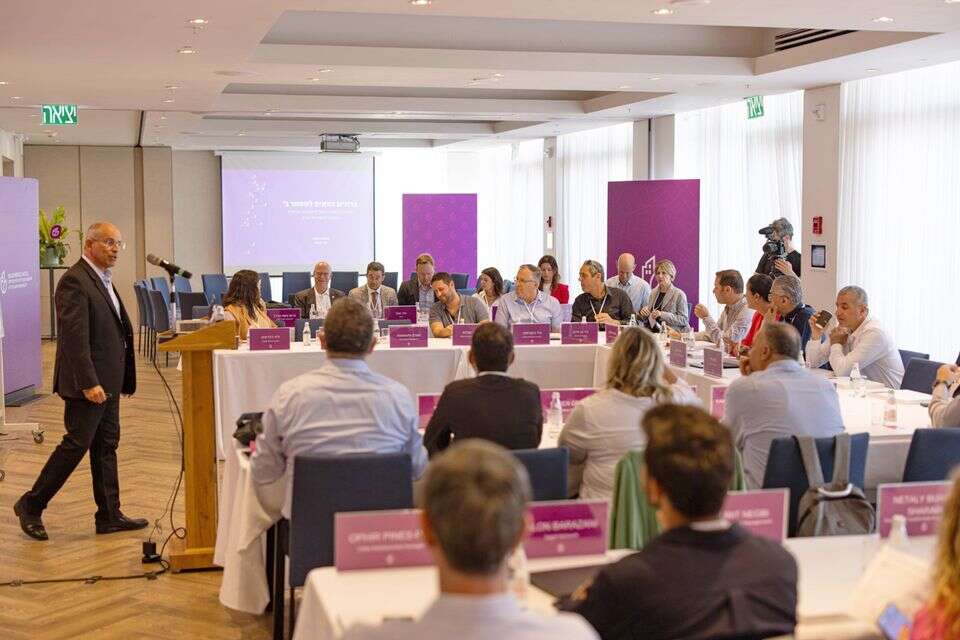 "Bloomberg Purple": leadership without partitions