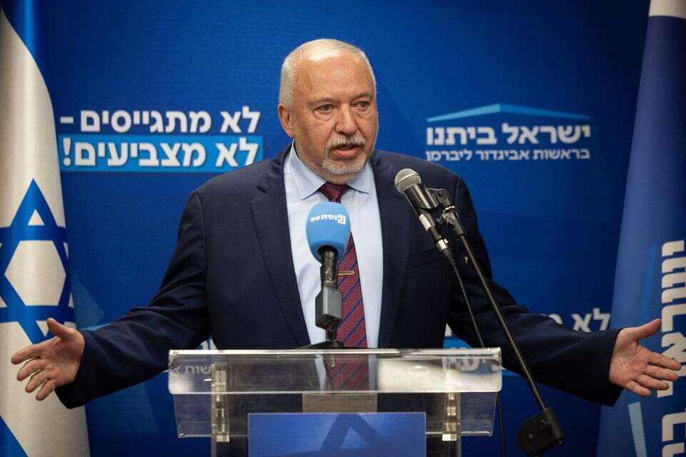 יו"ר ישראל ביתנו אביגדור ליברמן , אורן בן חקון