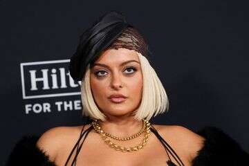 "מעריצה יפנית התחילה להתנשק איתי"