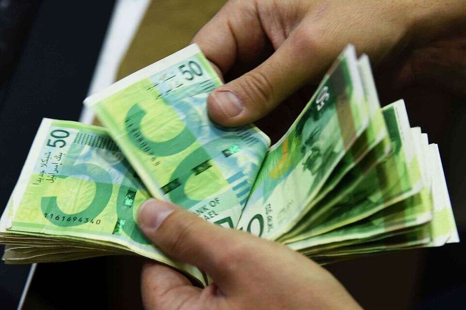 הלם: מרוויחים 20 אלף בחודש, ועדיין במינוס