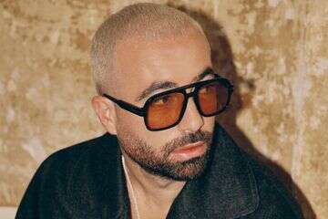 תכנוני חתונה ותקופה חרא: מה מסתתר באלבום החדש של עומר אדם?