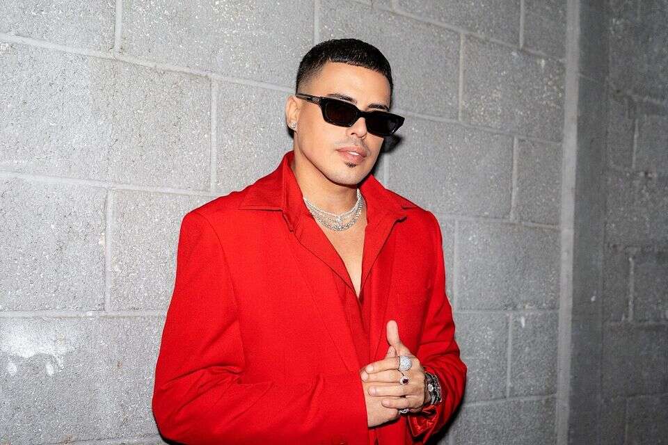 Between man and woman: Static's bold move