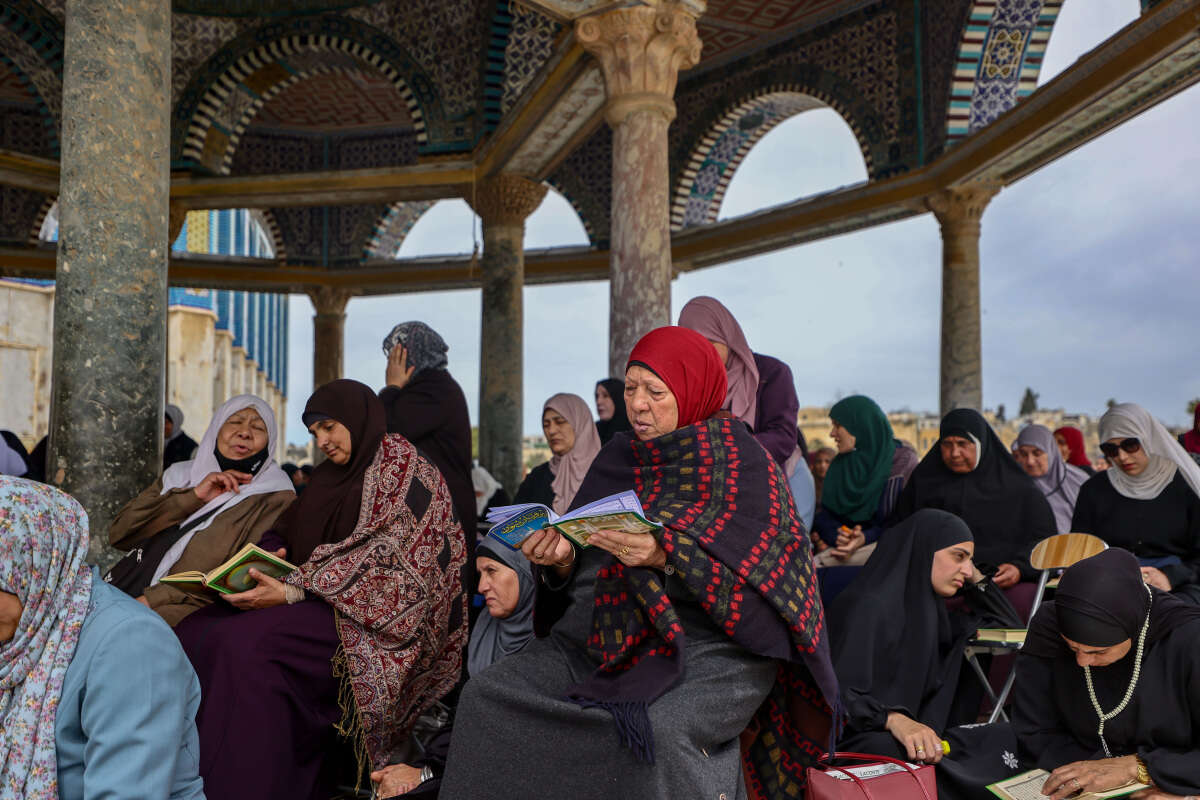 תפילת יום שישי האחרון של הרמדאן במסגד אל-אקצא בעיר העתיקה בירושלים , ג'מאל עוואד/פלאש 90 (ארכיון)