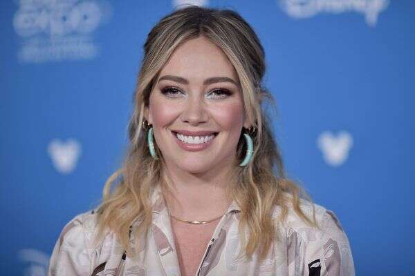 הילארי דאף , Richard Shotwell/Invision/AP