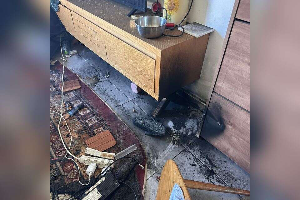 A fire broke out in a building in Arad: a 24-year-old man is in serious condition