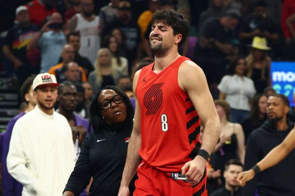 Worrying: Danny Avdia played a minute, and did not return due to the back injury