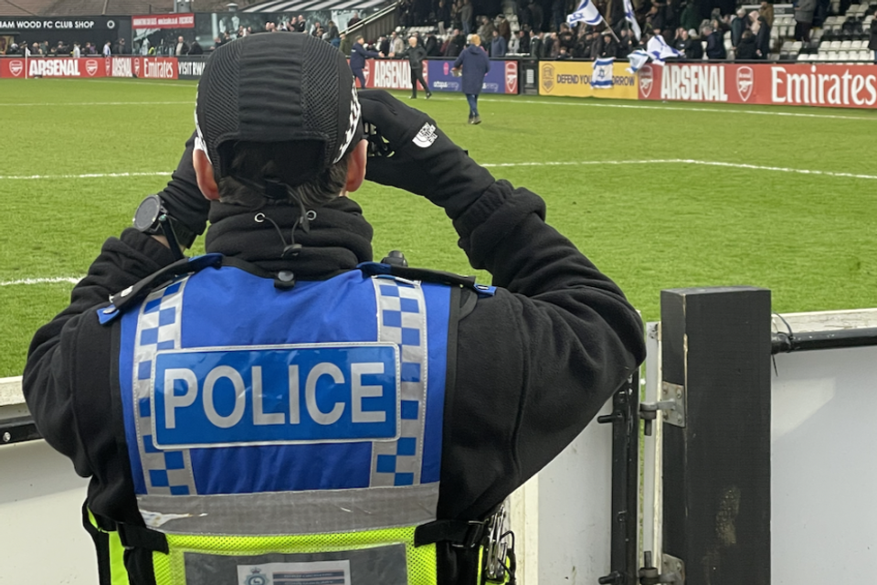 In a match in the fifth league in England: why did fans wave Israeli flags?