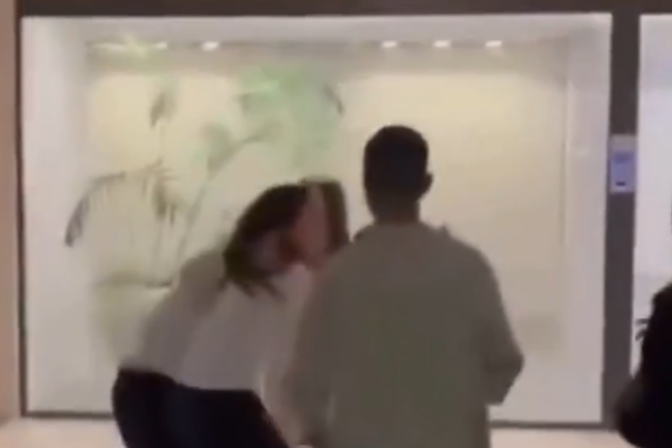 סערה בתיכון בת"א: נערה הותקפה באלימות קשה - כשתלמידים צילמו וצחקו , צילום מסך - דניאל עמרם
