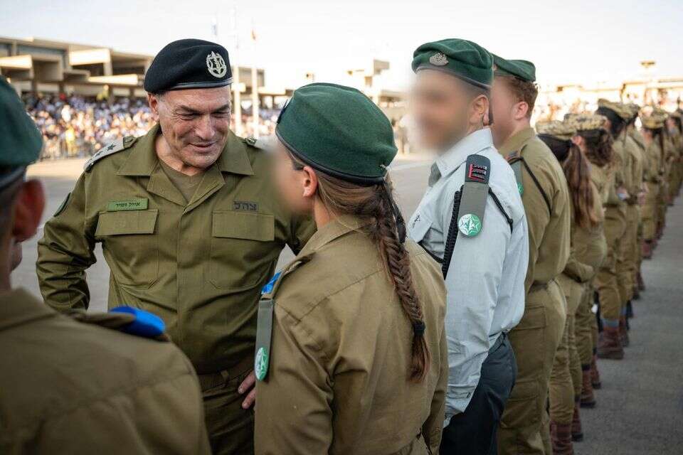 הרמטכ"ל אייל זמיר בטקס סיום קורס קצינים בבה"ד 1 , דובר צה"ל