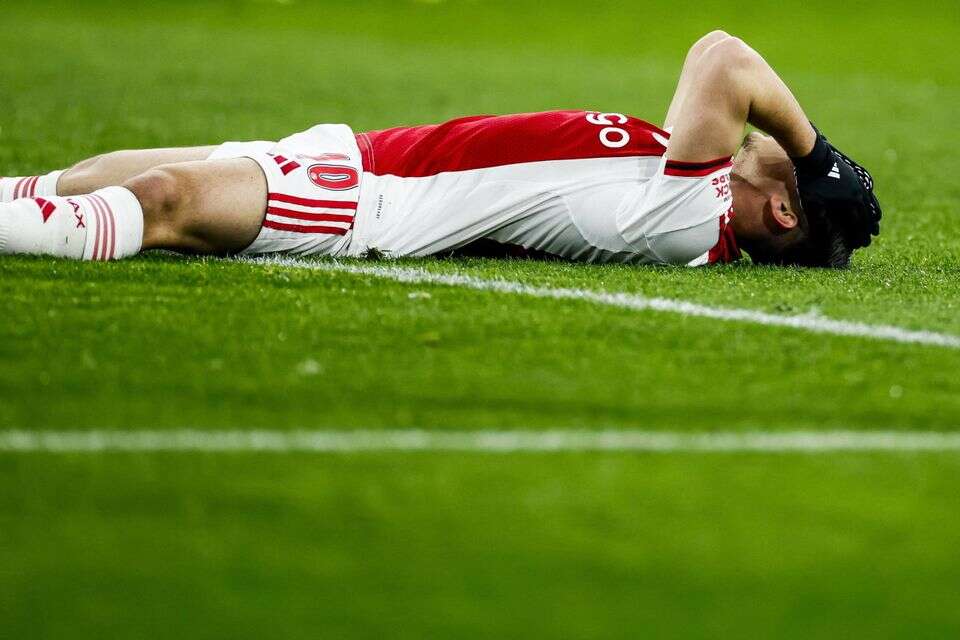 The Ajax fans "overturned" on Oscar Gloch: "Something is going on"