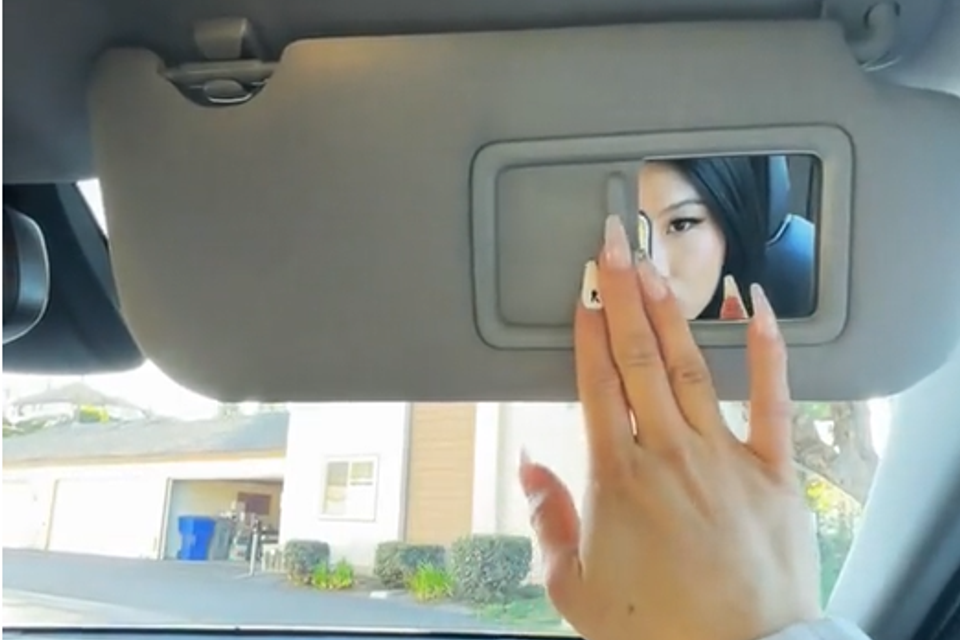 The trick with the car mirror: this is how you will know if your partner drove another woman