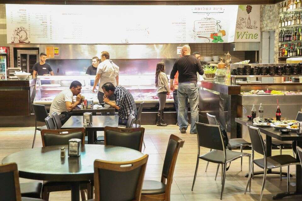 The police raided a popular restaurant in Tel Aviv - and closed it for 30 days