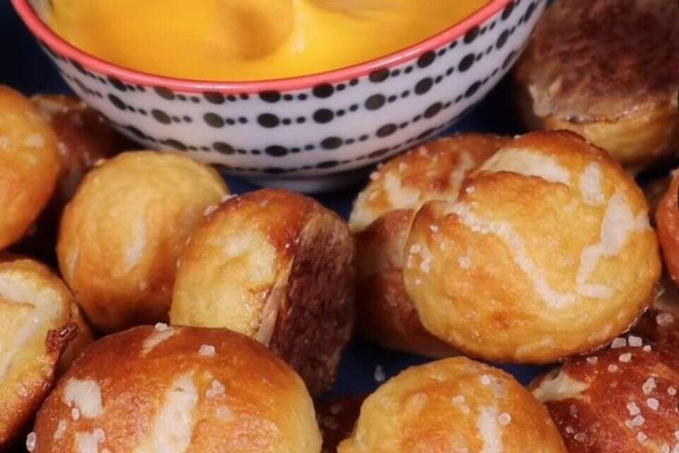 Only 3 ingredients: a simple recipe for dreamy pretzel balls in half an hour