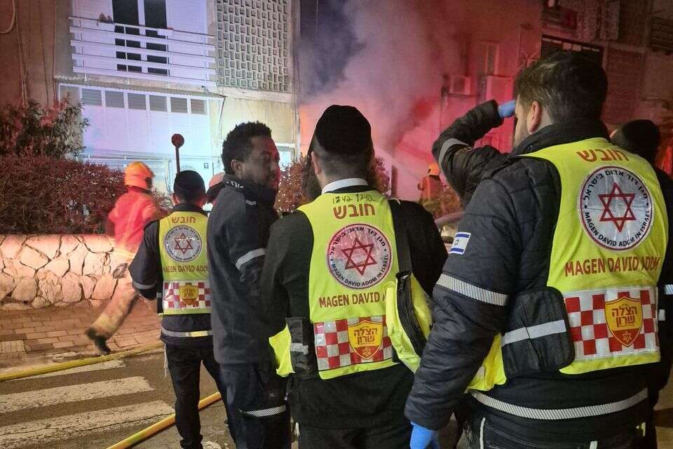 14 injured in a fire in a building in Netanya - an elderly couple in critical condition