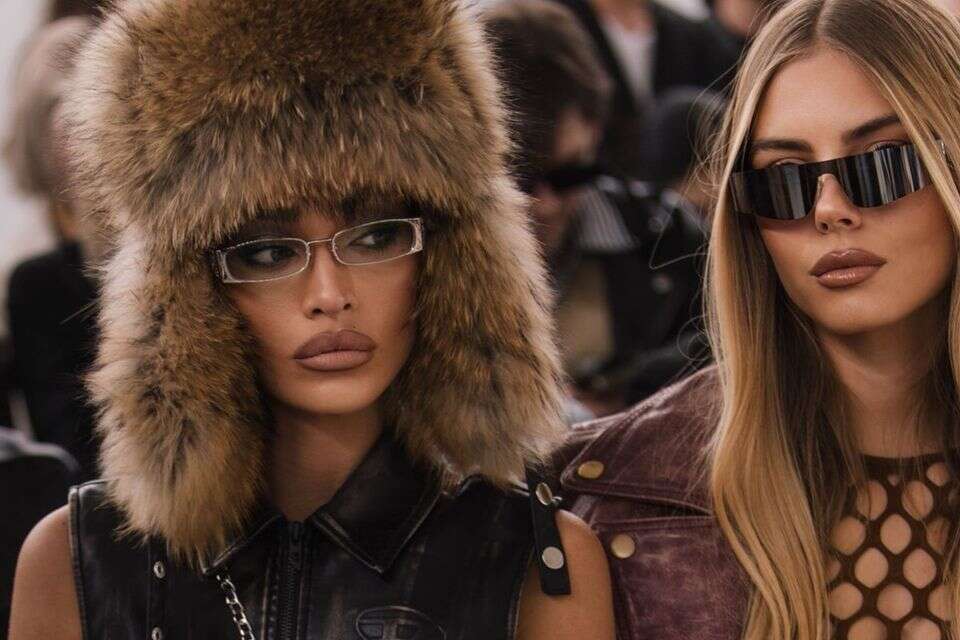 Blue and white air train: the celebs at the diesel show in Milan