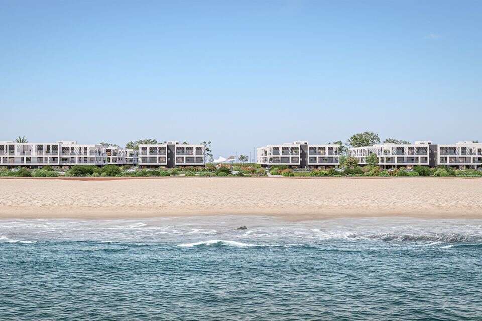 A blue landscape is no longer enough: how do you really live by the sea for a long time?