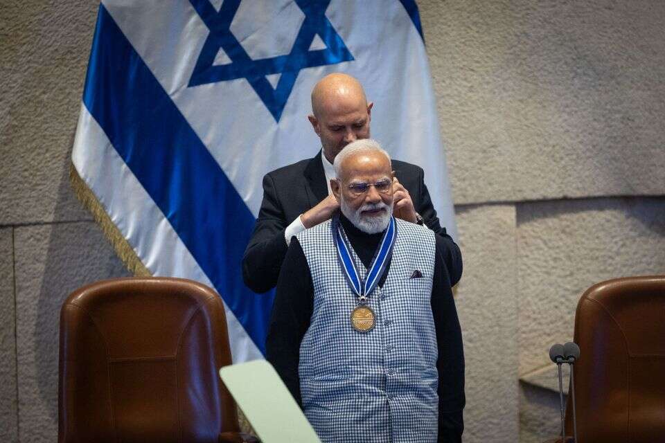 אוחנה מעניק לר"מ הודו מודי את עיטור הכנסת , אורן בן חקון