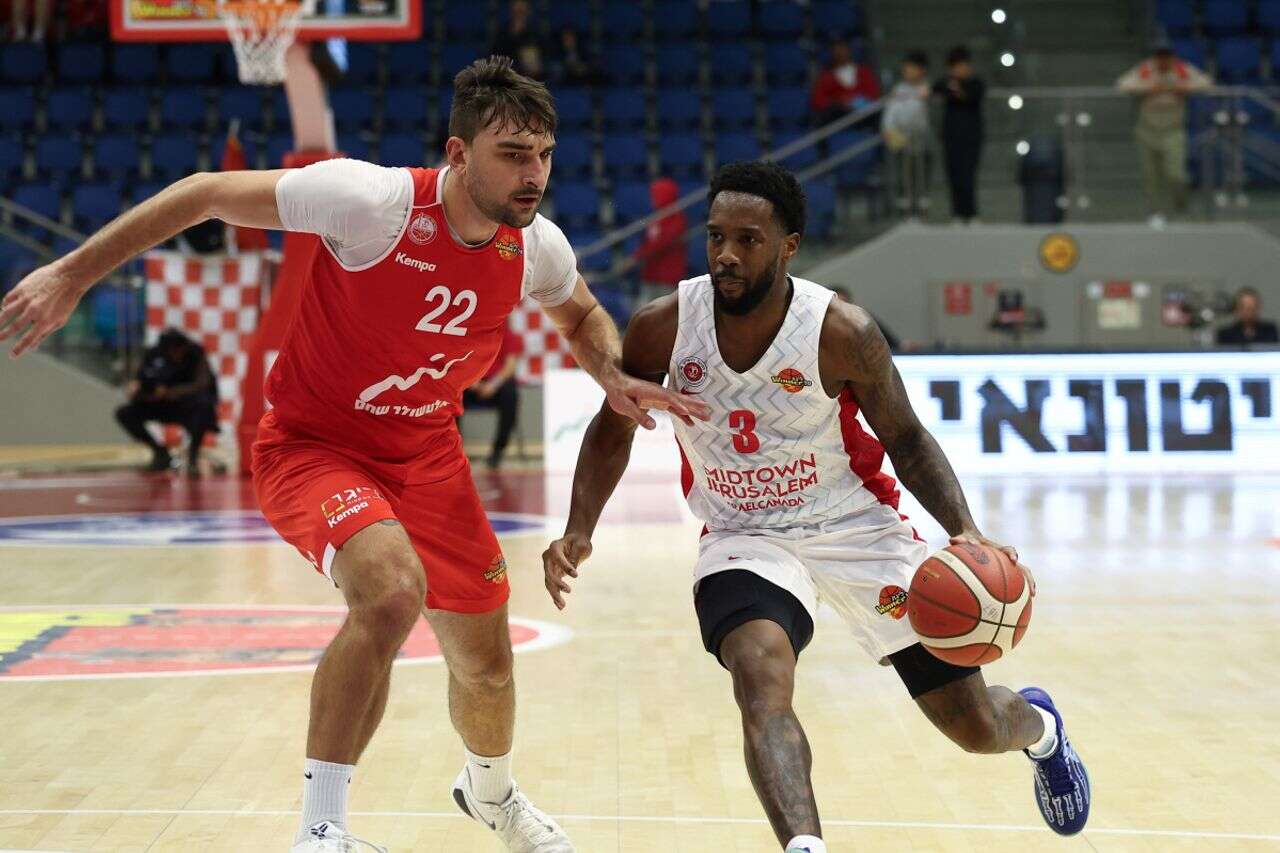 With seniority in the Premier League: Hapoel Holon has signed a new citizen First publication