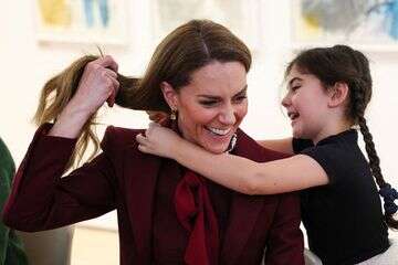 קייט מידלטון נרטבה בוויילס והמשיכה לחייך