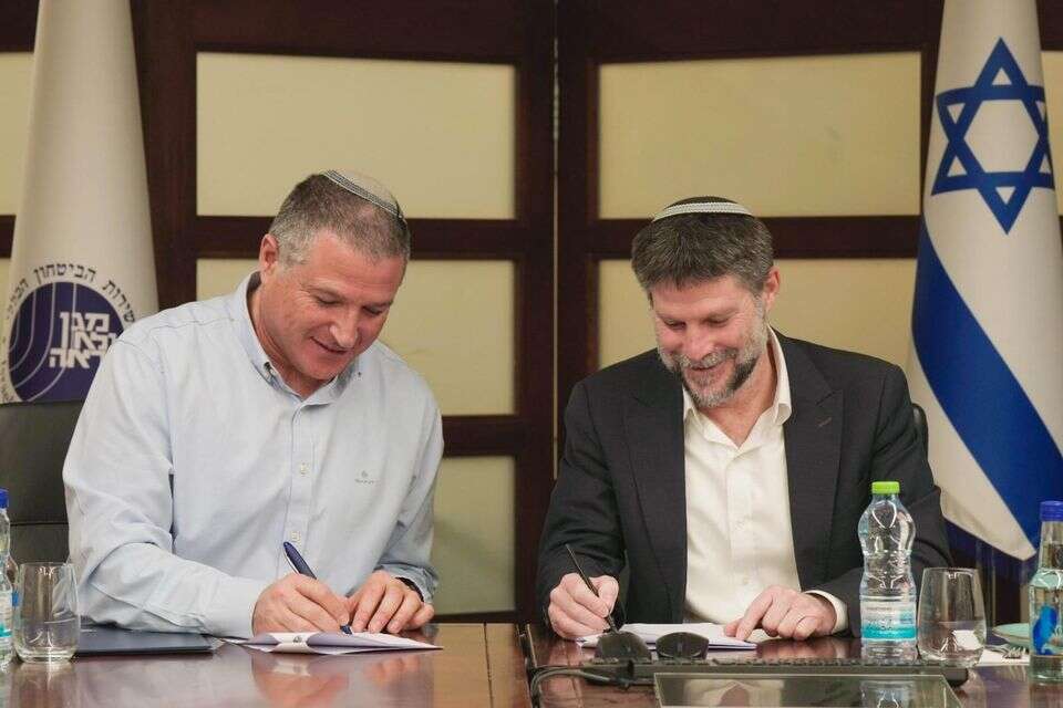 הגיעו להבנות. שר האוצר בצלאל סמוטריץ' וראש השב"כ דוד זיני , דוברות האוצר