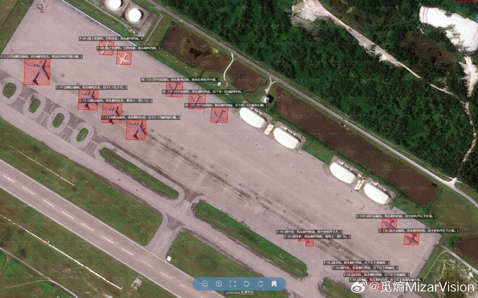 משחתת עוגנת באי דייגו גרסיה, לצד מטוסי קרב, תדלוק ותובלה , MIZARVISION