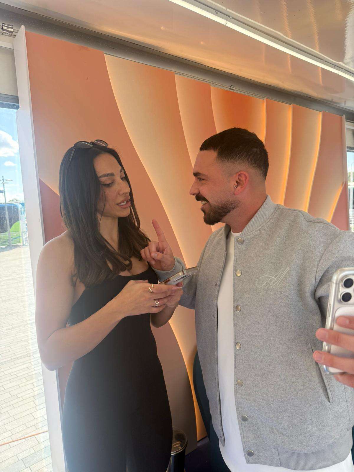 יובל לוי ושני אדרי באירוע "האח" , ללא