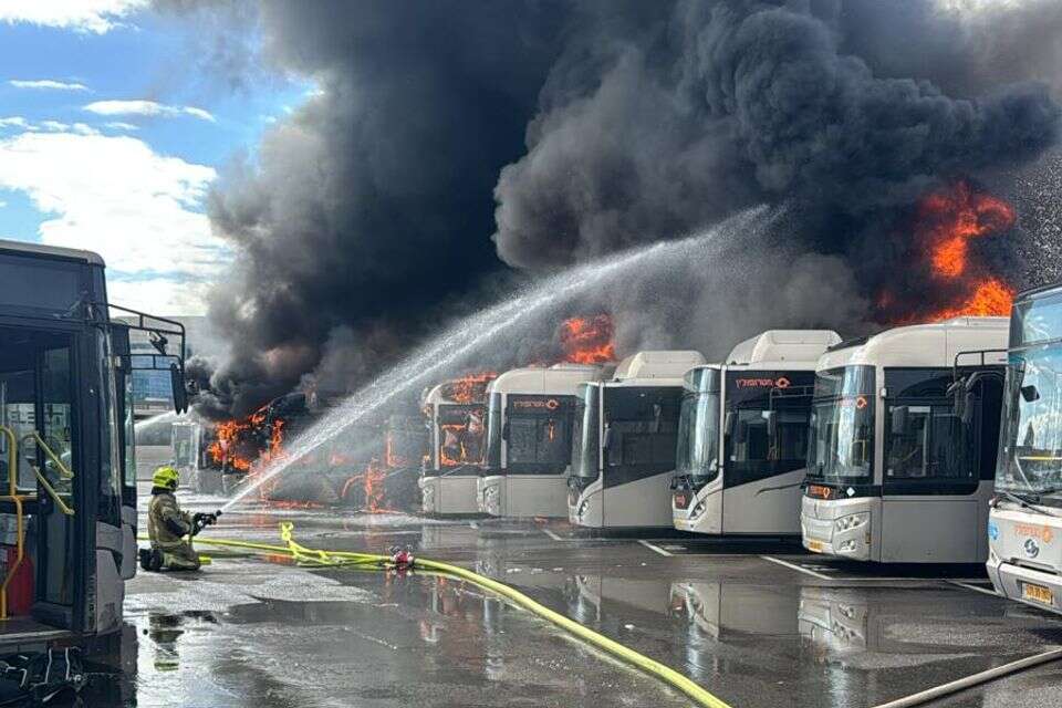 אוטובוסים עולים באש בחולון , כב"ה מרכז